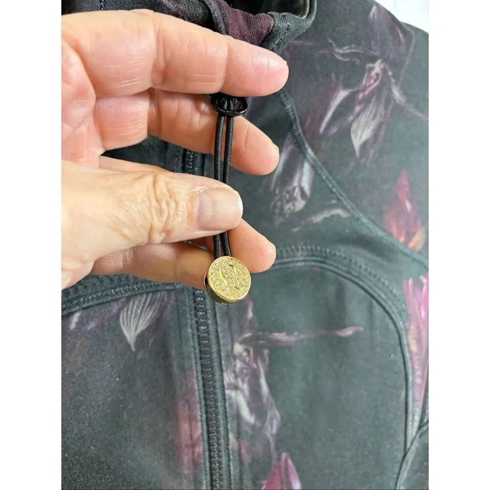 Lululemon Forme Define Jacket in Midnight Iris Multiple Floral Size S